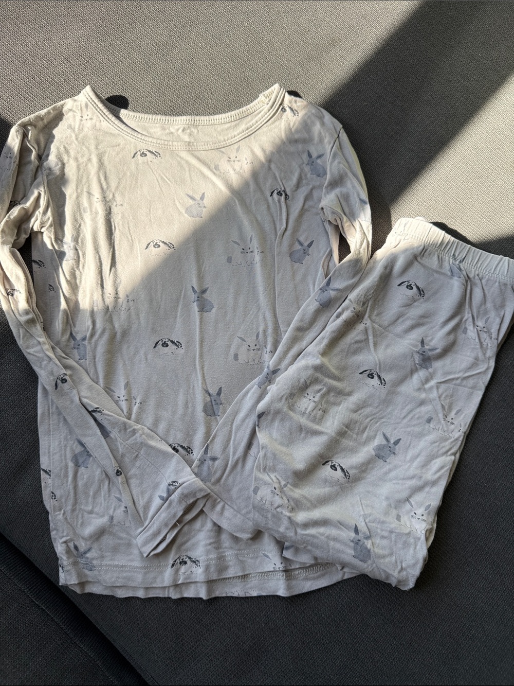 Kyte Baby Light Cream Bunny Print Pajama Set